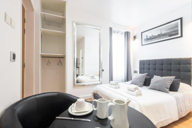 Near Eiffel Tower...Cute Little Studio 파리 외부 사진